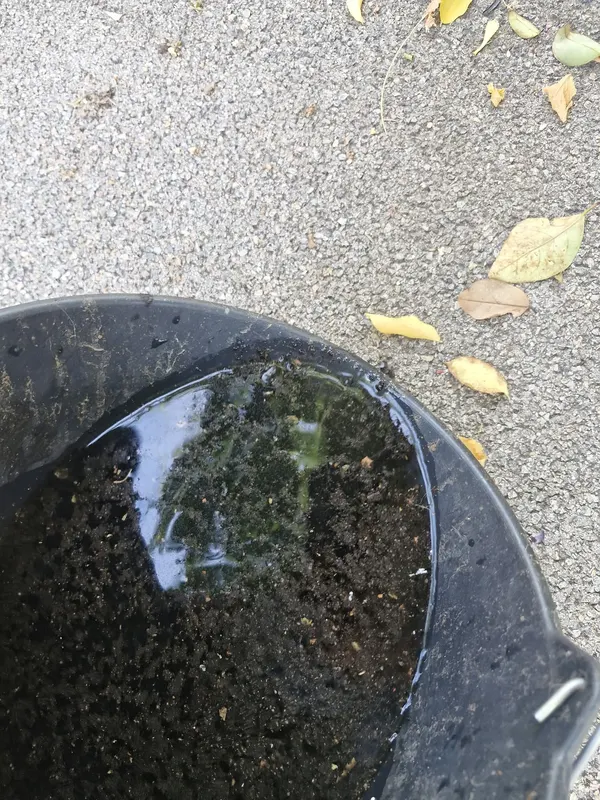 Désinfection de l'évaporateur d'une climatisation lors d'un entretien à Perpignan