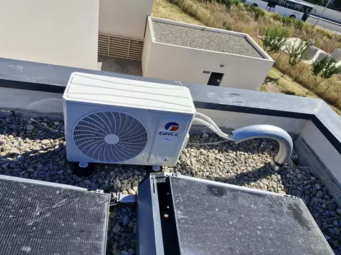 Pose de climatisation murale — chantier KP Énergie à Perpignan (photo 1)