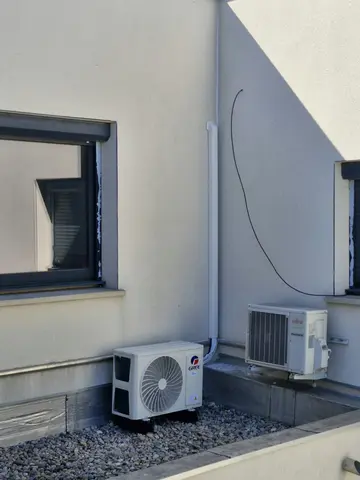Pose de climatisation réversible — chantier KP Énergie à Perpignan (photo 3)