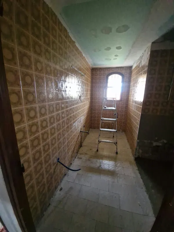 Rénovation de salle de bain en cours par KP Énergie à Perpignan